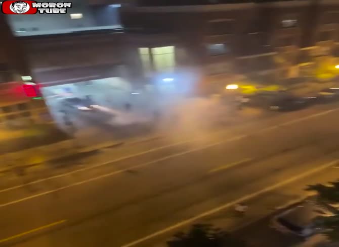 Video :Scum shoot crowds with pyrotechnics, turning Minneapolis into a battleground